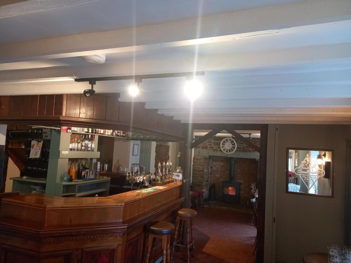 The Crown Inn Wentnor Экстерьер фото