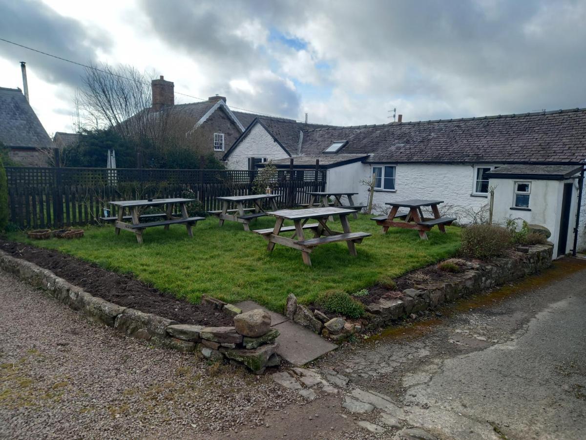 The Crown Inn Wentnor Экстерьер фото