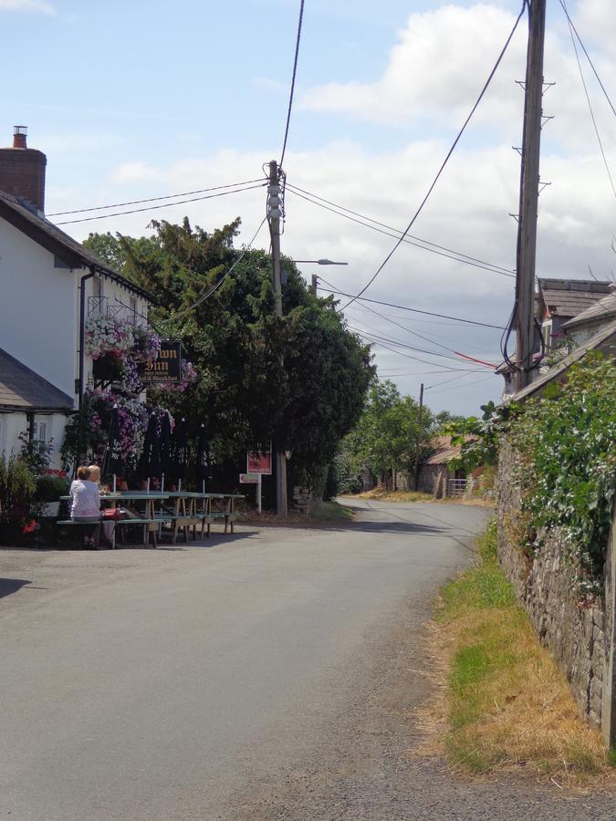 The Crown Inn Wentnor Экстерьер фото