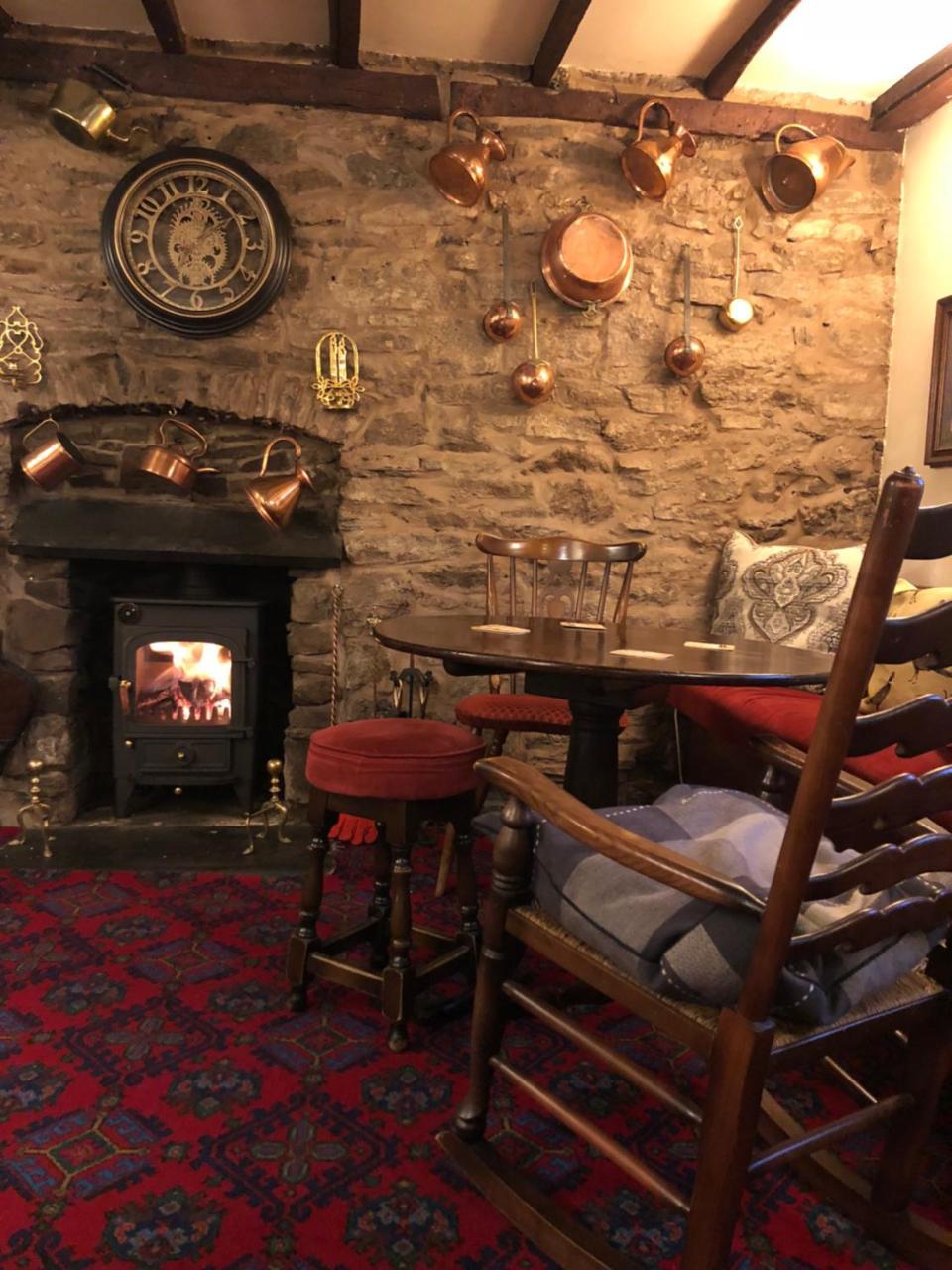 The Crown Inn Wentnor Экстерьер фото